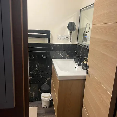 Cozy Studio, Close To Cannes, Parking